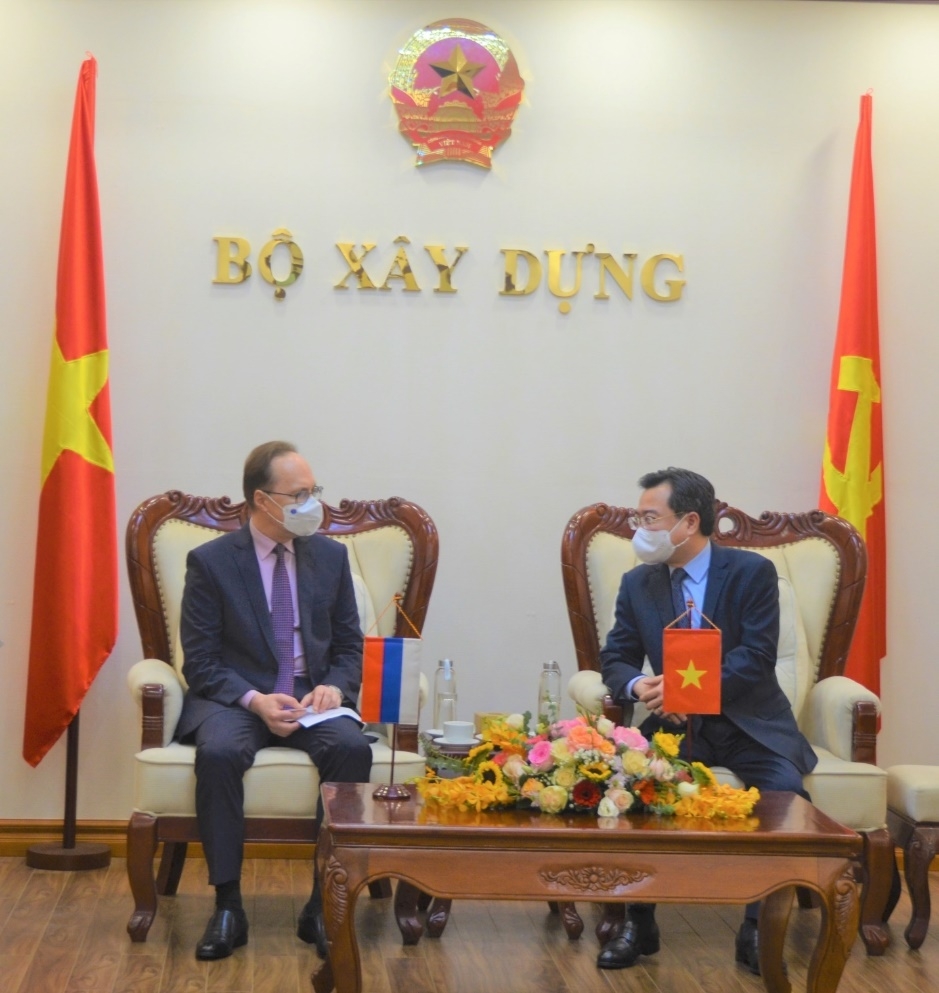 Minister Nguyen Thanh Nghi meets Ambassador of Russian Federation