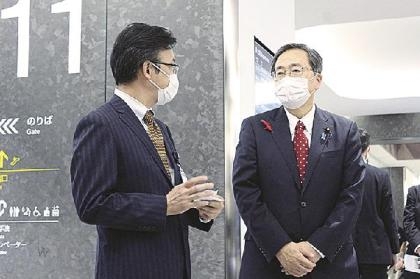 Japanese Transport Minister visits underground bust terminal in Tokyo station