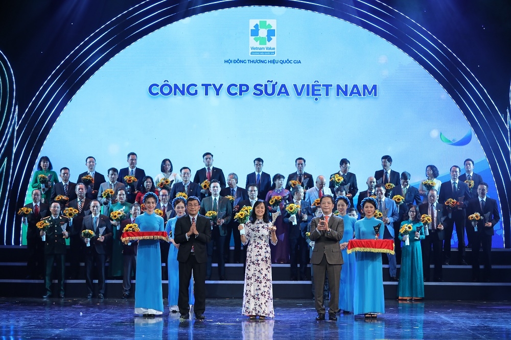 Lần thứ 6 liên tiếp đạt Thương hiệu Quốc gia, Vinamilk tiếp nối hành trình 12 năm đưa thương hiệu sữa Việt Nam vươn tầm thế giới