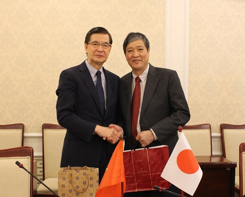 Editor-in-chief of Construction Newspaper receives Chairman of Japan Initiative Association