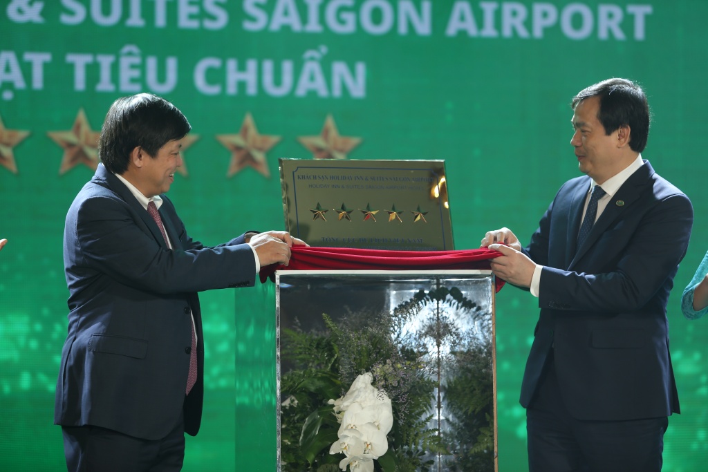 Khách sạn Holiday Inn & Suites Saigon Airport đầu tiên tại Việt Nam đạt chứng nhận khách sạn 5 sao