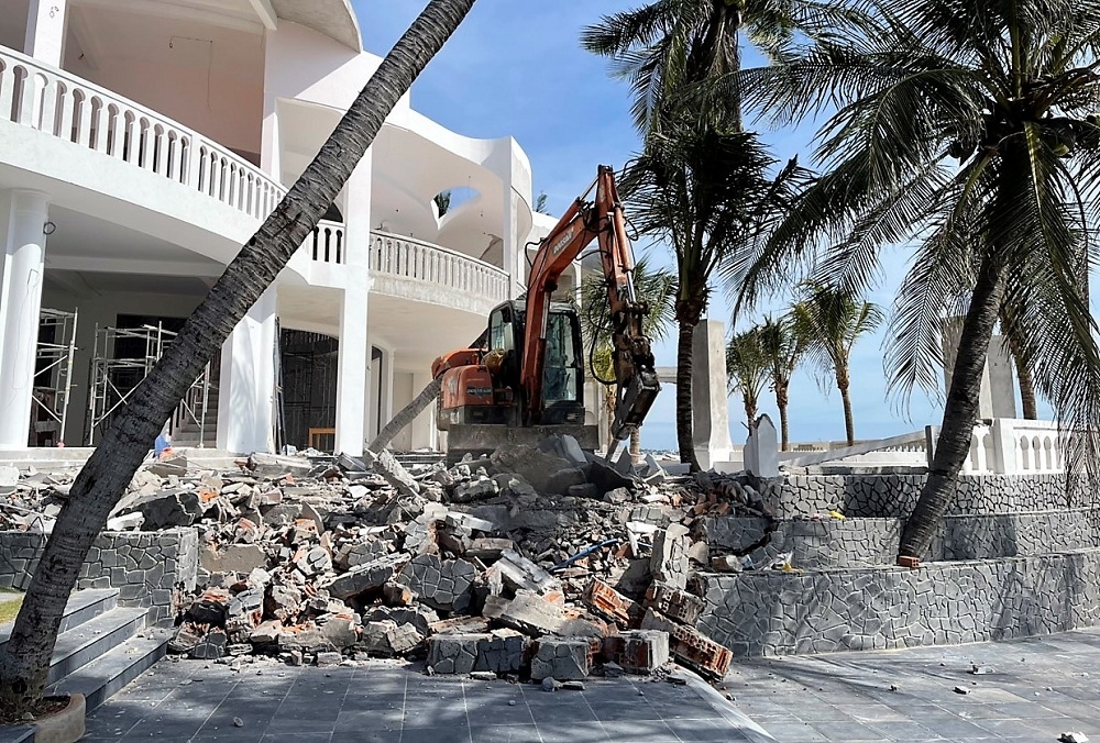 Bình Thuận: Chủ resort Hải Âu đã tự tháo dỡ công trình xây dựng ngoài ranh đất