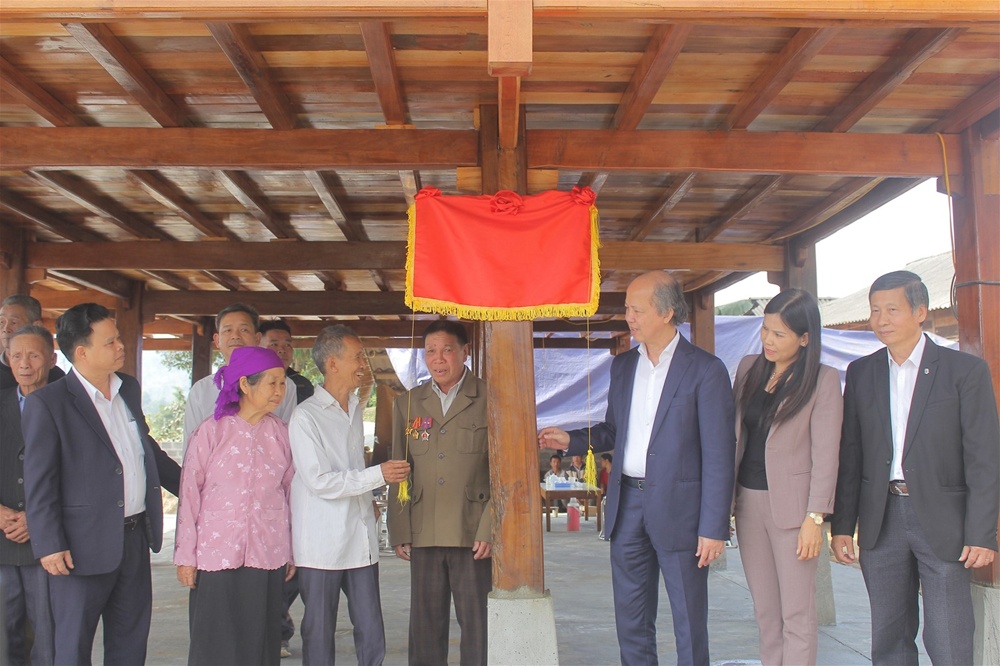 Yên Bái: Bàn giao nhà tình nghĩa cho 10 gia đình tại huyện Văn Chấn