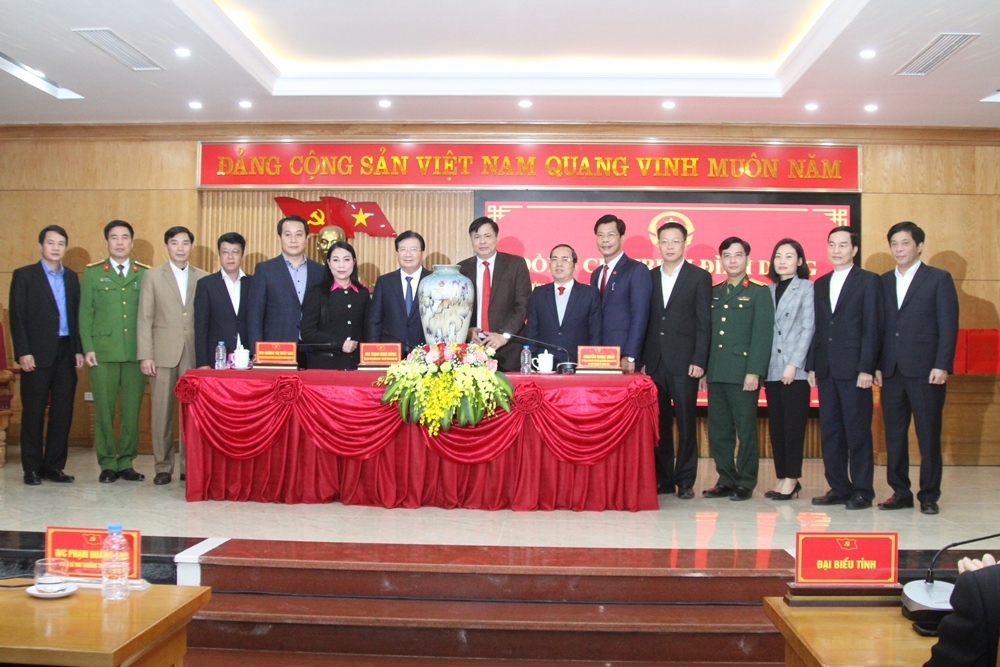 Phó Thủ tướng Chính phủ Trịnh Đình Dũng thăm và làm việc tại thành phố Vĩnh Yên