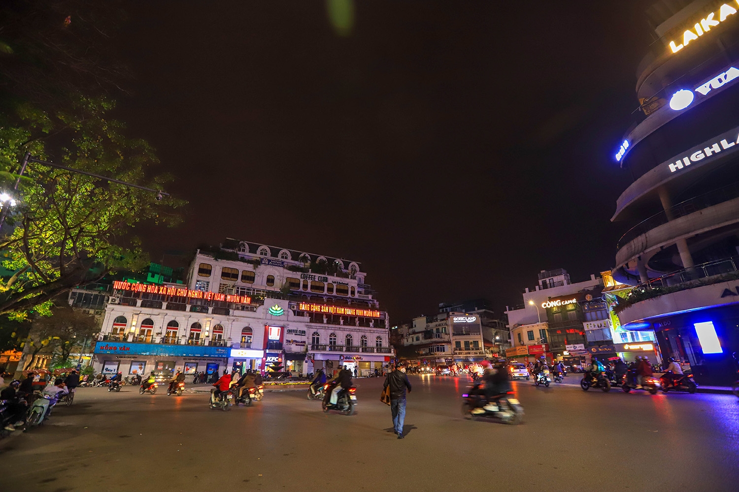 Hà Nội: Người dân Thủ đô đón một năm mới yên ắng trong đại dịch