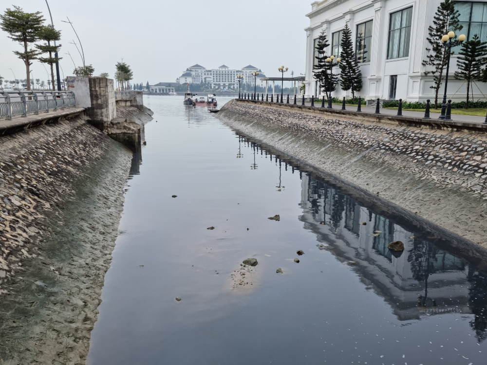 Quảng Ninh: Xuất hiện cống xả nước bẩn xuống Vịnh Hạ Long