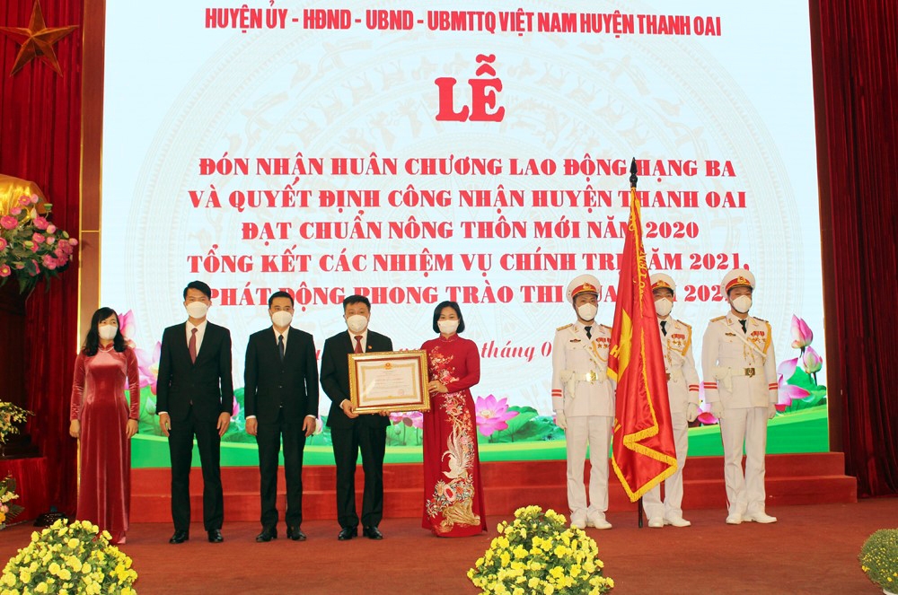 Thanh Oai đón nhận Huân chương Lao động hạng Ba và Quyết định công nhận danh hiệu chuẩn Nông thôn mới