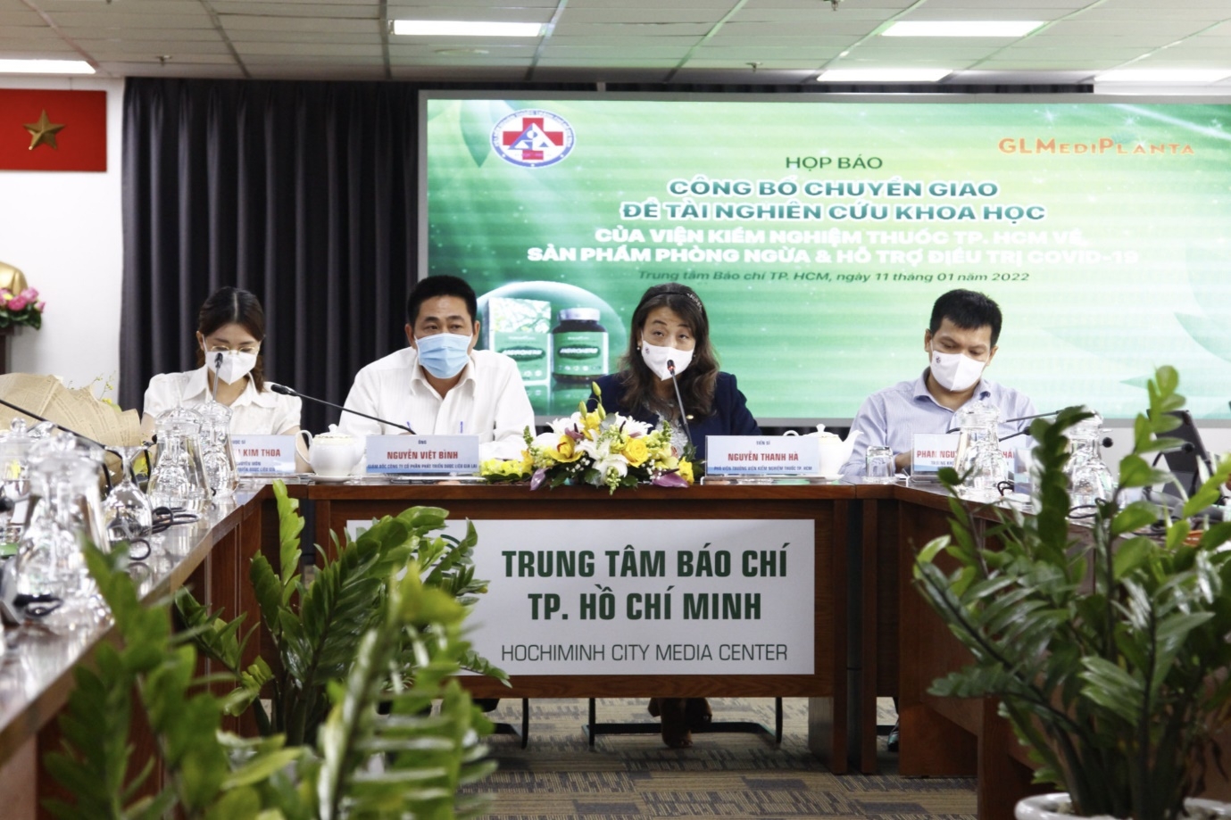 Viện Kiểm nghiệm thuốc Thành phố Hồ Chí Minh công bố chuyển giao đề tài nghiên cứu khoa học sản phẩm phòng ngừa và hỗ trợ điều trị Covid-19