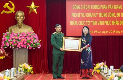 Bộ trưởng Bộ Quốc phòng Phan Văn Giang thăm và làm việc tại Vĩnh Phúc