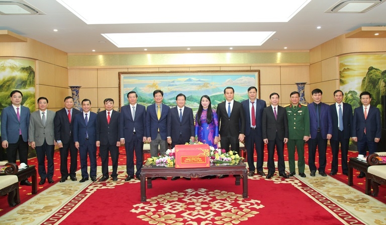 Phó Thủ tướng Trịnh Đình Dũng thăm, chúc Tết Đảng bộ, chính quyền và nhân dân tỉnh Vĩnh Phúc