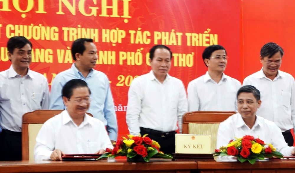 Thành phố Cần Thơ và tỉnh Hậu Giang ký kết Chương trình hợp tác phát triển kinh tế -xã hội
