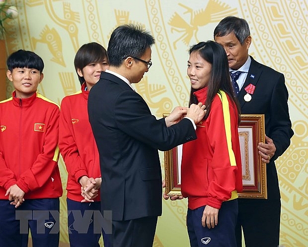 thu tuong cac tuyen thu doi bong da nu la nhung co gai kim cuong