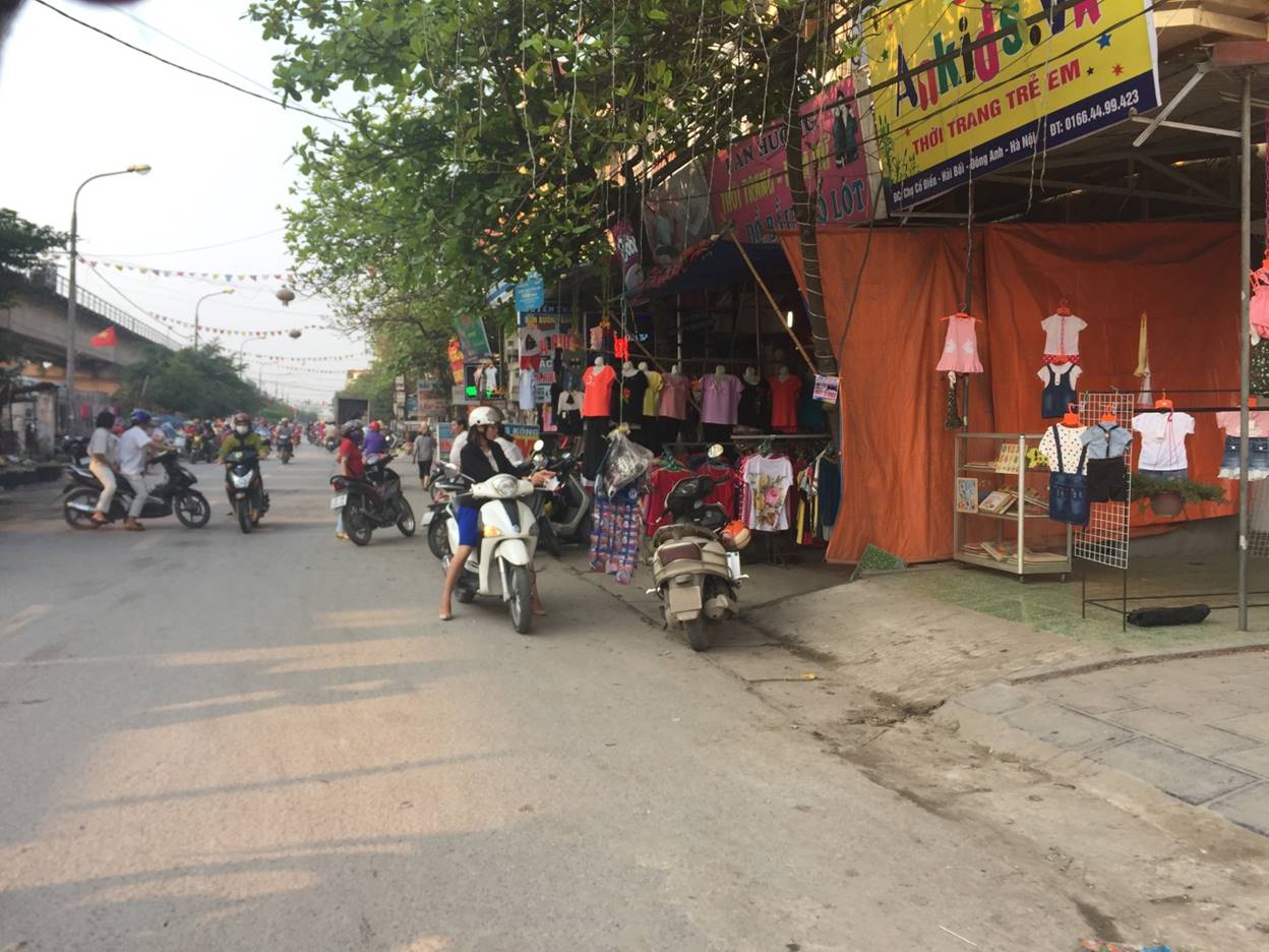Đông Anh, Hà Nội: Lấn chiếm vỉa hè, lòng đường để kinh doanh, họp chợ
