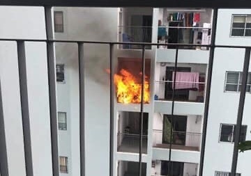 Quảng Ninh: Cháy cầu thang thoát hiểm chung cư