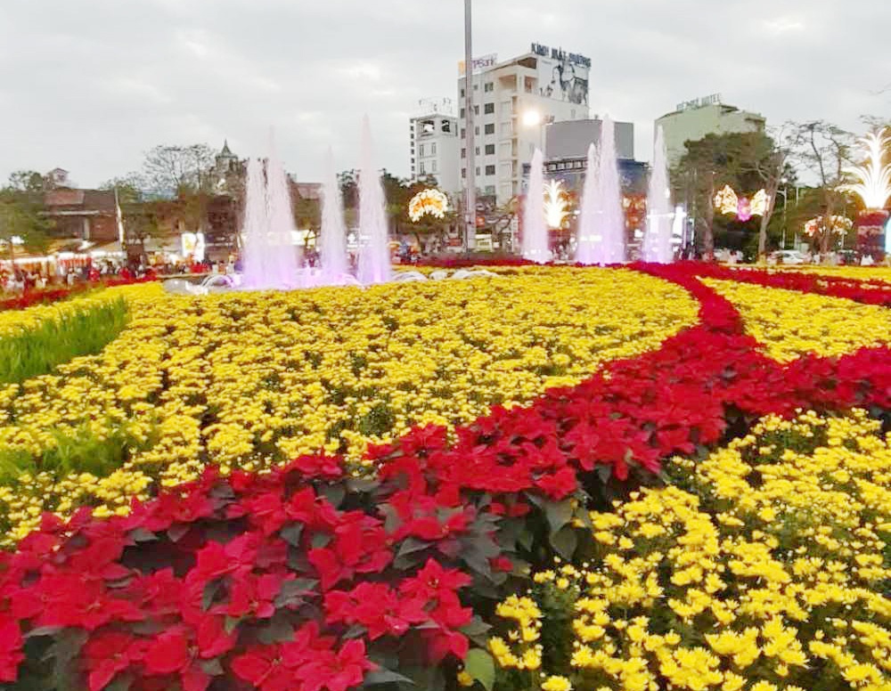 Trang trí dải trung tâm thành phố Hải Phòng: Đảm bảo an toàn cho du khách và nhân dân