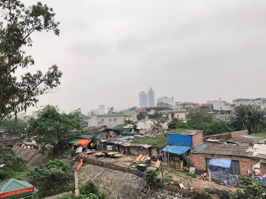 Phúc Xá (Ba Đình): Mất an toàn vệ sinh môi trường ở chân cầu Long Biên