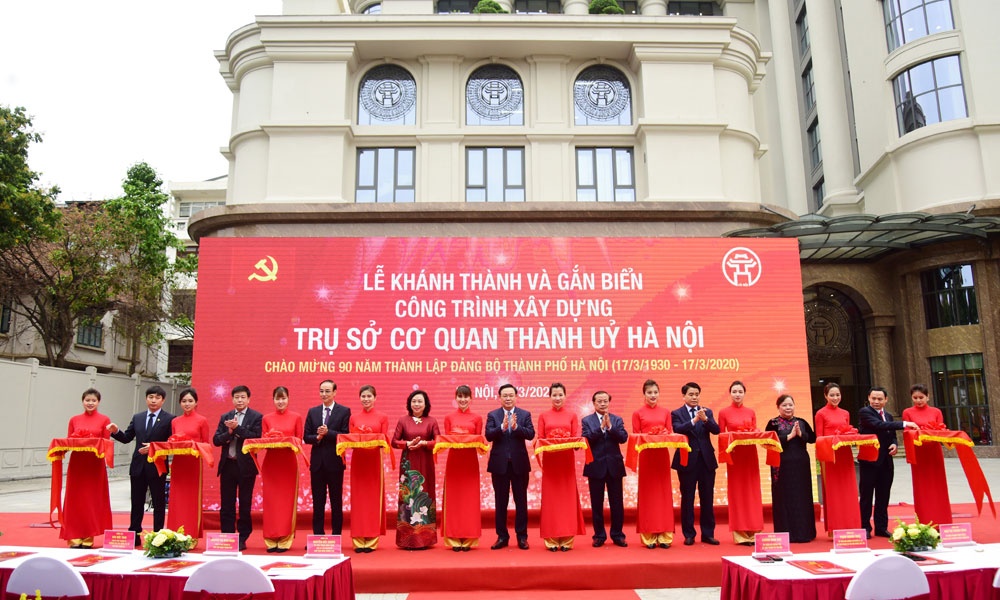 Khánh thành và gắn biển công trình chào mừng 90 năm Ngày thành lập Đảng bộ Thành phố Hà Nội