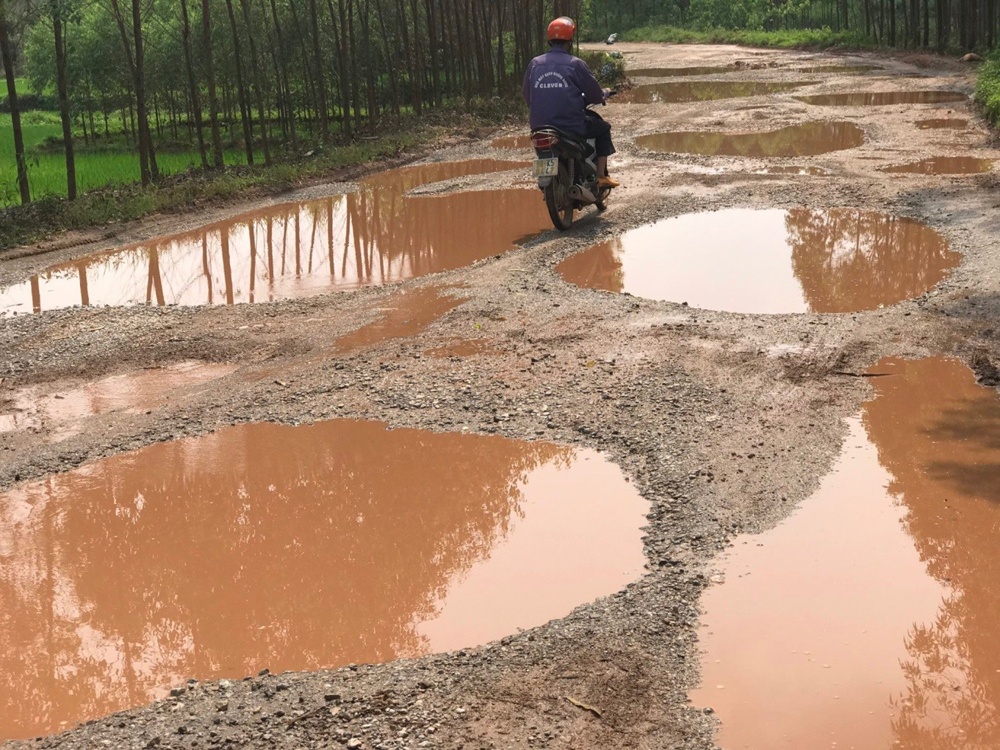 Bắc Giang: Dân khổ sở vì đường lầy lội, xuống cấp nghiêm trọng