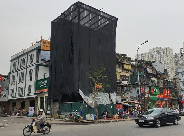 Hai Bà Trưng (Hà Nội): Cần làm rõ dấu hiệu vi phạm trật tự xây dựng trên tuyến phố Minh Khai