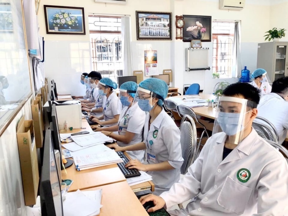 Quảng Ninh: Thầy thuốc tự chế “mặt nạ” phòng hộ cá nhân