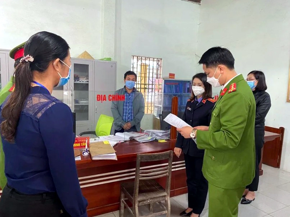 Quỳnh Lưu (Nghệ An): Khởi tố hai cán bộ địa chính xã về tội lạm dụng chức vụ, quyền hạn chiếm đoạt tài sản