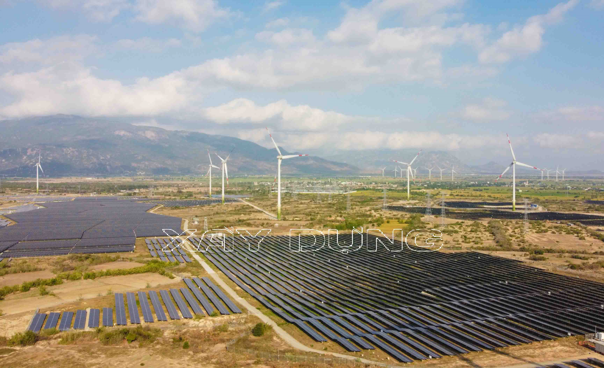 Ninh Thuận: Khánh thành nhà máy điện gió lớn nhất Việt Nam kết hợp với nhà máy điện mặt trời 204MW