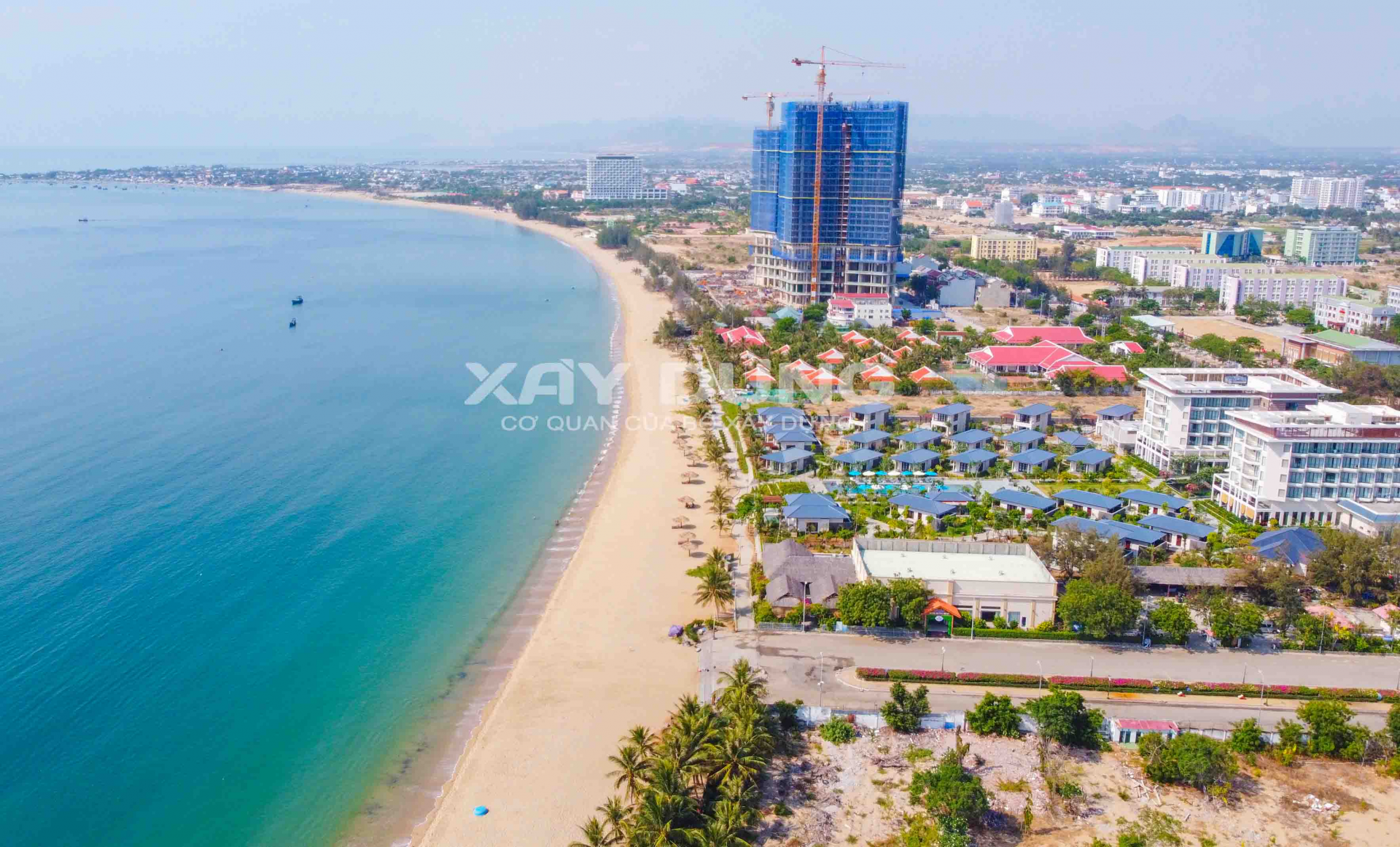 Cận cảnh những công trình đang chiếm trọn bãi biển Ninh Thuận