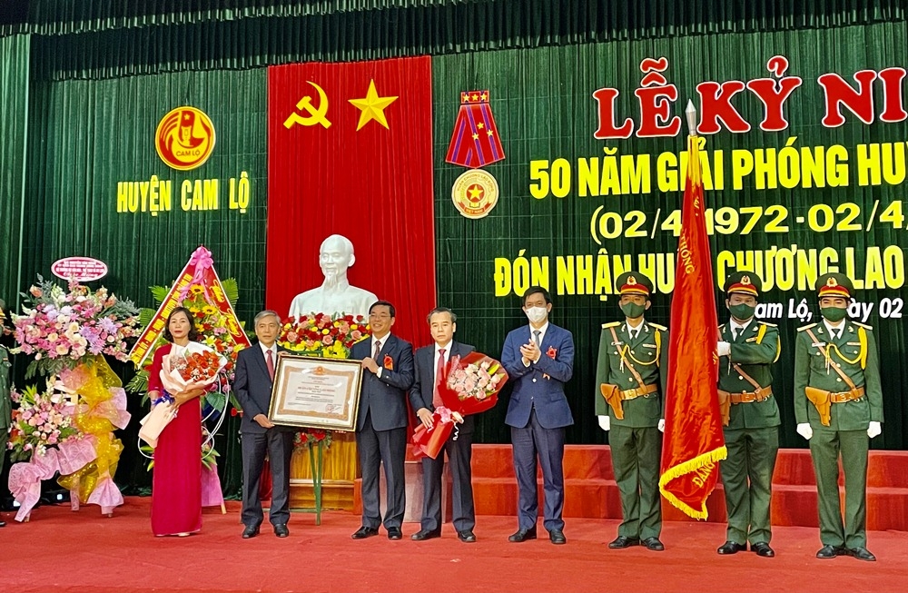 Quảng Trị: Huyện Cam Lộ đón nhận Huân chương Lao động hạng Nhất