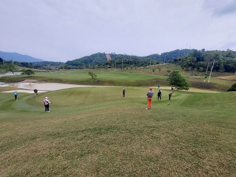 dau la nhung sai pham tai du an san golf hoa binh geleximco