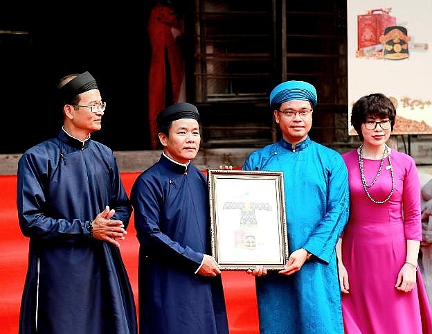 thua thien hue tiep nhan va trung bay hai co vat trieu nguyen