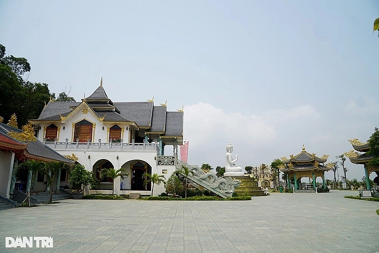 chiem nguong khong gian thanh tinh cua ngoi chua noi lang bien xu thanh