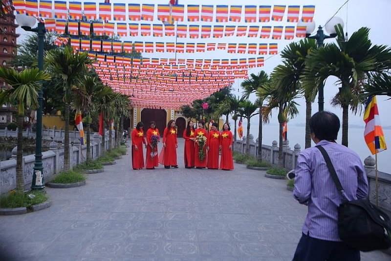 nhieu dia diem du lich noi tieng ha noi van dong cua dip 304