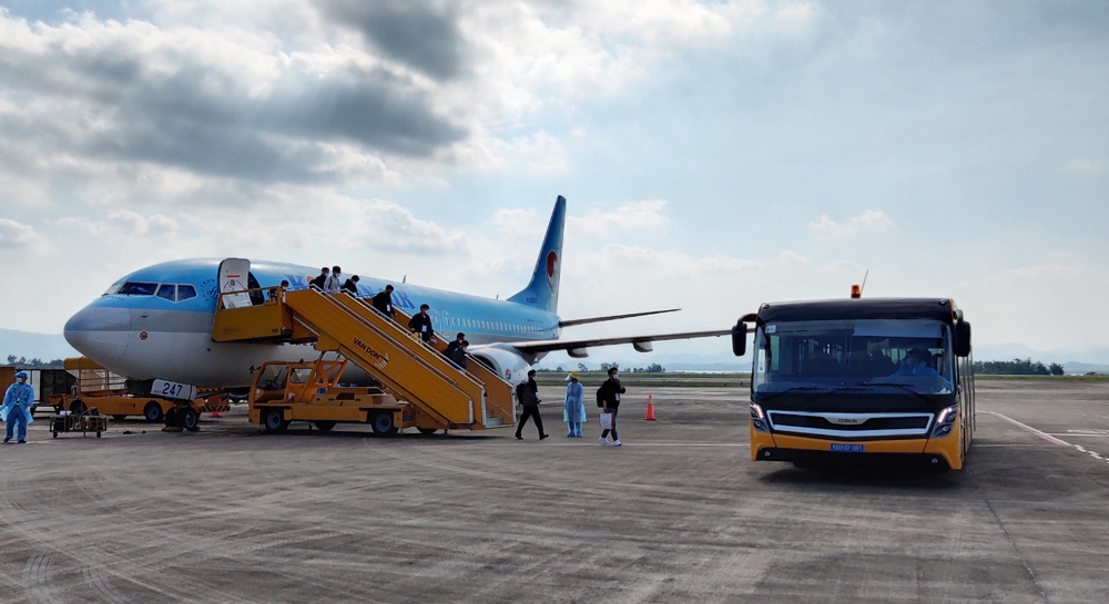 Sân bay Vân Đồn tiếp tục đón 340 chuyên gia Hàn Quốc theo quy trình đặc biệt