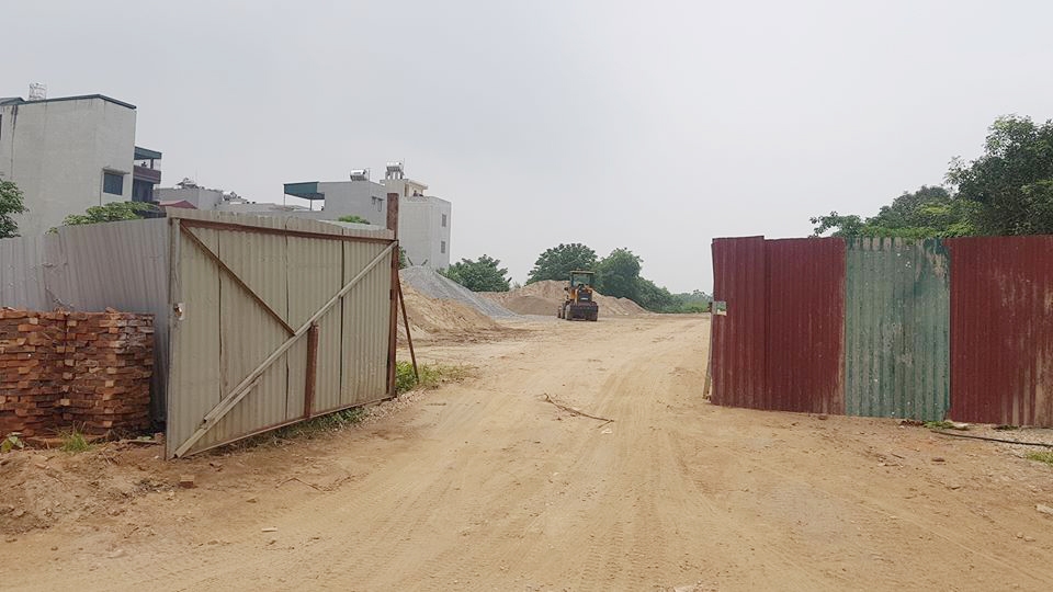 Hà Đông (Hà Nội): Người dân phường Hà Cầu “chìm” trong đất bụi vì bãi tập kết vật liệu xây dựng