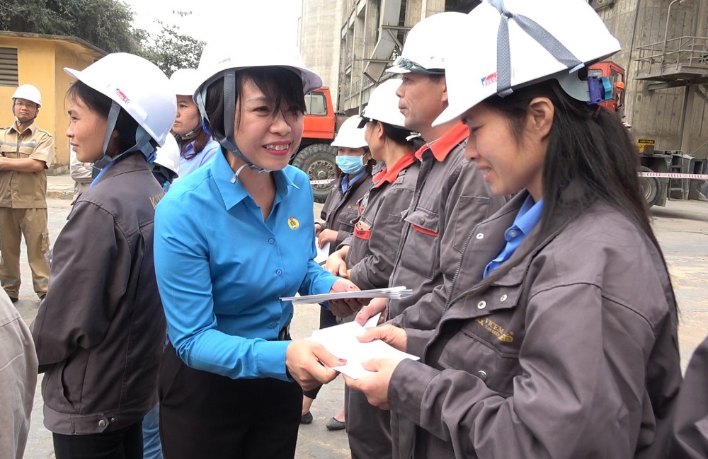 Công đoàn Xây dựng Việt Nam: Hỗ trợ người lao động là đoàn viên công đoàn bị ảnh hưởng trực tiếp bởi dịch Covid-19
