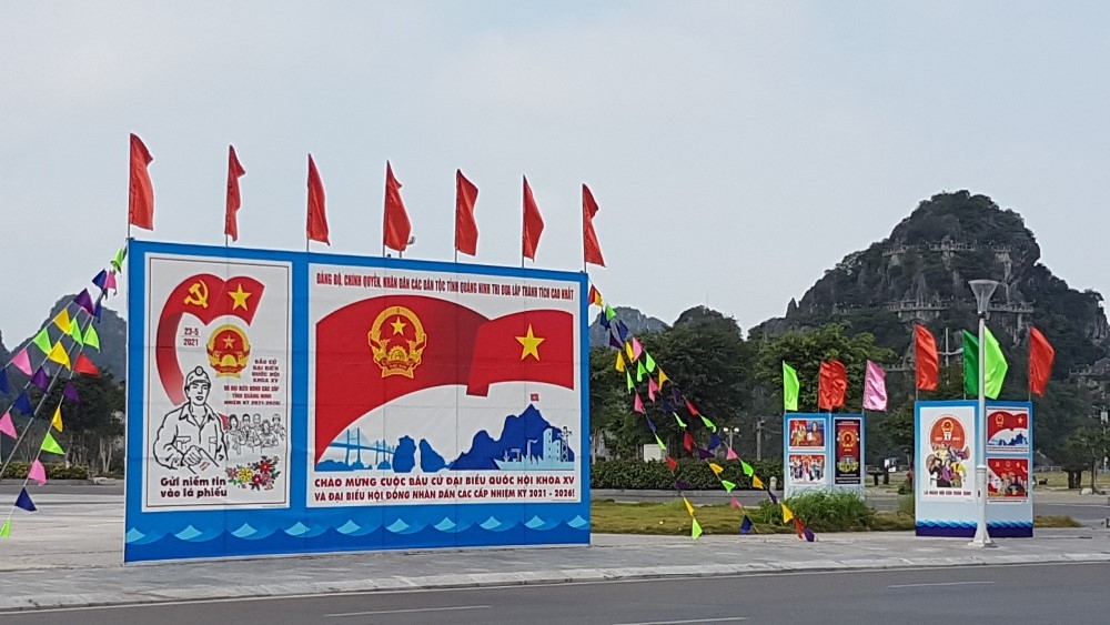 Hạ Long (Quảng Ninh): Đô thị rực rỡ cờ hoa trước ngày bầu cử