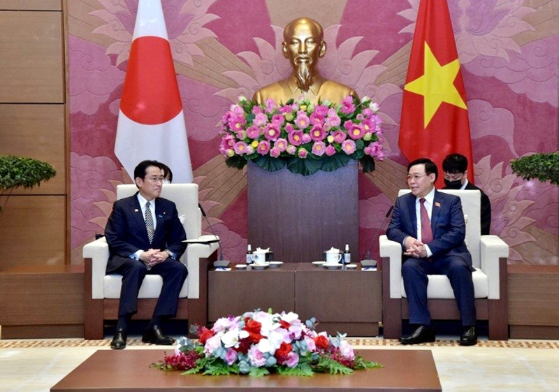 Chủ tịch Quốc hội Vương Đình Huệ tiếp Thủ tướng Nhật Bản