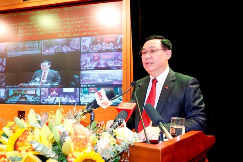 Chủ tịch Quốc hội Vương Đình Huệ dự tổng kết xây dựng hình ảnh chiến sỹ Công an nhân dân