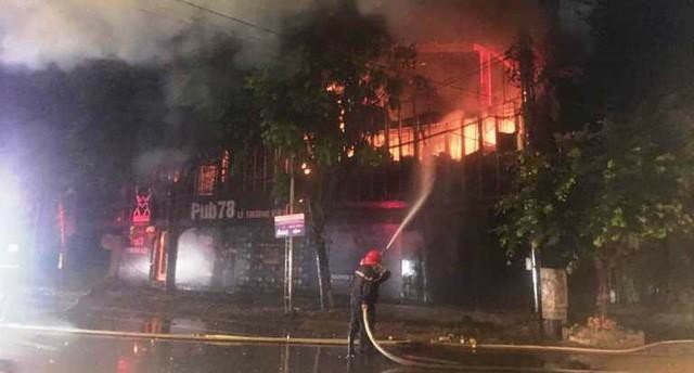 Nghệ An: Cháy lớn tại quán bar thiêu rụi nhiều tài sản