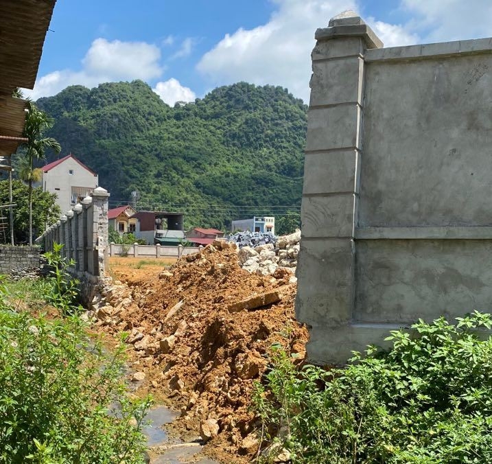 Cẩm Thủy (Thanh Hóa): Tường rào dự án chục tỷ chưa kịp sử dụng đã bị đổ sập
