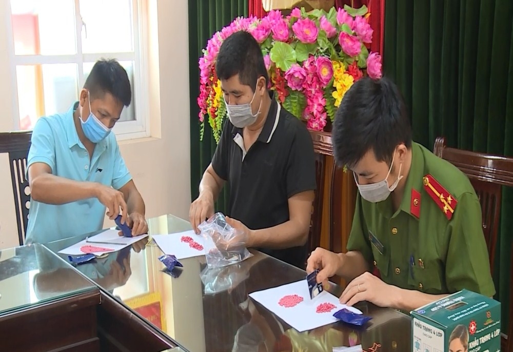 Thái Nguyên: Bắt giữ 2 đối tượng mua bán trái phép gần 2.000 viên hồng phiến