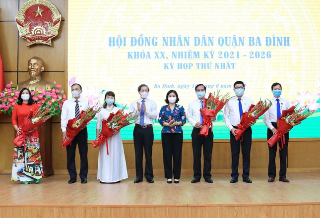 Ông Tạ Nam Chiến tái đắc cử Chủ tịch UBND quận Ba Đình