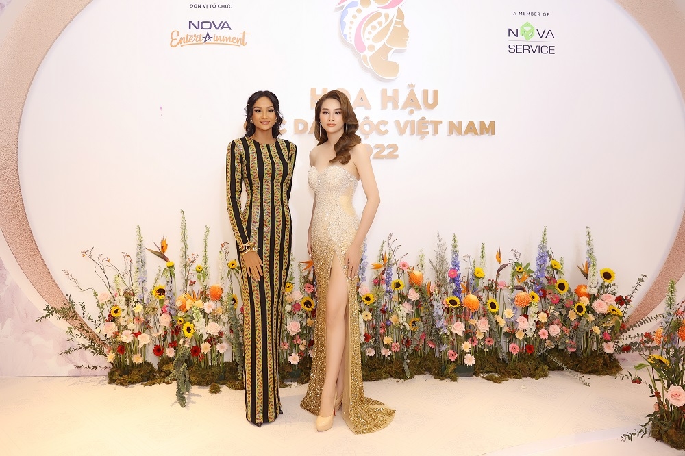 Hoa hậu biển Phạm Thùy Trang dự đêm chung khảo cuộc thi Hoa hậu các dân tộc Việt Nam