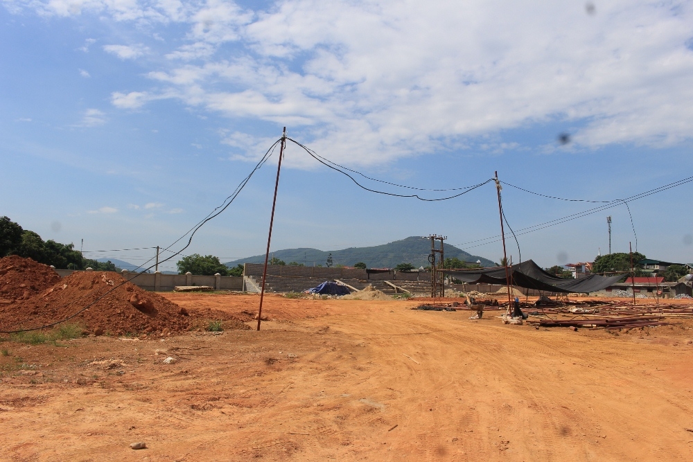 Thanh Hóa: Tường rào dự án chục tỷ bị đổ sập do đào rãnh thoát nước