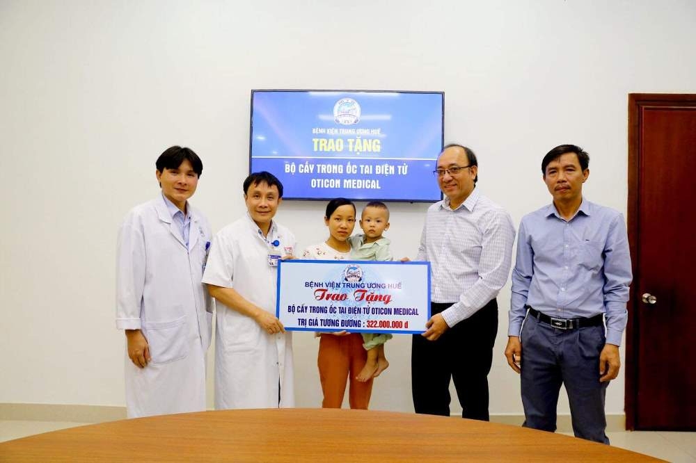 Thừa Thiên - Huế: Cấy ghép ốc tai điện tử giúp khôi phục thính giác