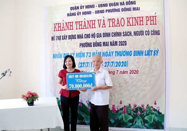 Hà Đông (Hà Nội): Trao kinh phí hỗ trợ xây nhà ở cho 4 hộ người có công, gia đình chính sách phường Đồng Mai