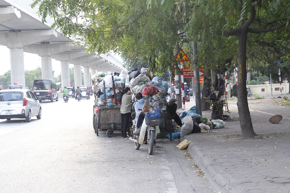 Nỗi khổ của người dân sống gần bãi rác Nam Sơn