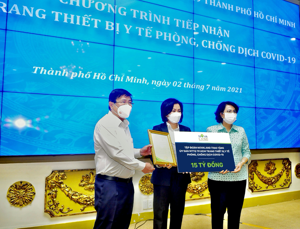 Tập đoàn Novaland trao tặng Thành phố Hồ Chí Minh trang thiết bị y tế với tổng giá trị 15 tỷ đồng