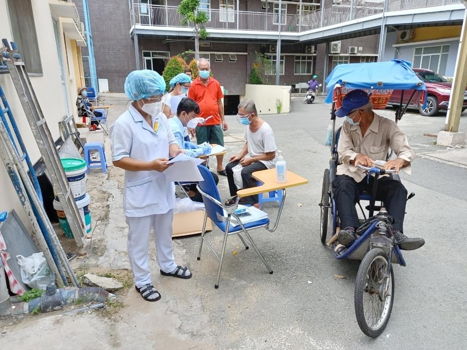 Thành phố Hồ Chí Minh: Triển khai tiêm chủng cho người cao tuổi và người có nhiều bệnh nền