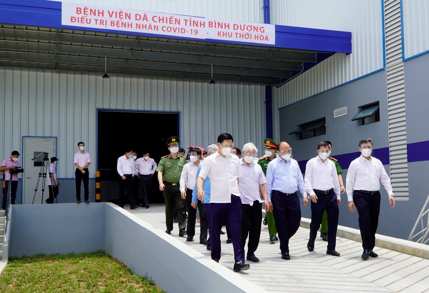 Chủ tịch nước Nguyễn Xuân Phúc: Bình Dương sớm đưa vào vận hành Bệnh viện dã chiến 5000 giường